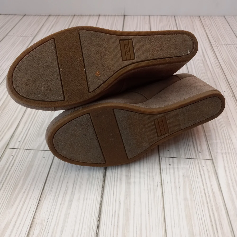Toms Suede Leather Taupe Booties